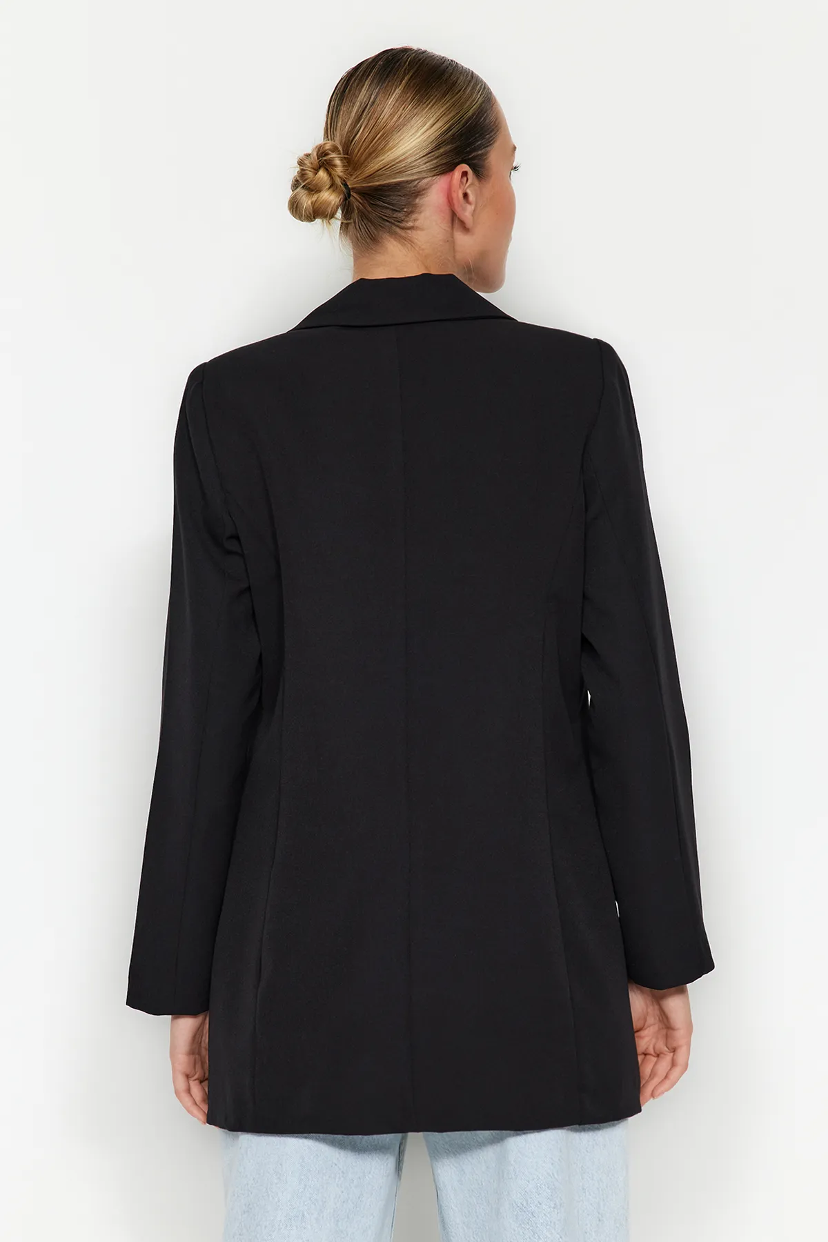 Trendyol Collection  Schwarzer, normal gefütterter, zweireihiger, gewebter Blazer mit Verschluss TWOSS20CE0059