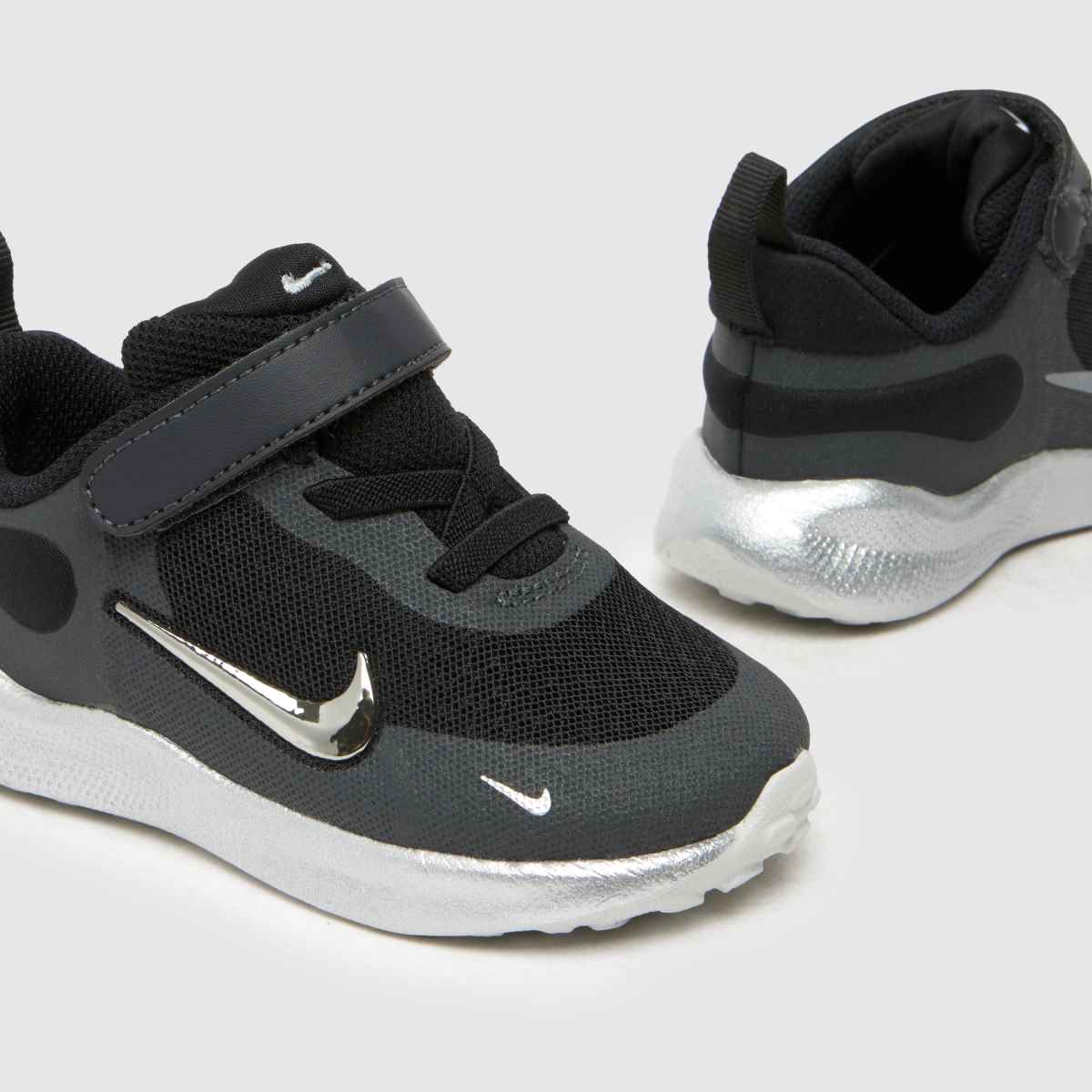 Nike Revolution 7 SE Lány Gyerek Utcai Cipő Fekete/Fekete