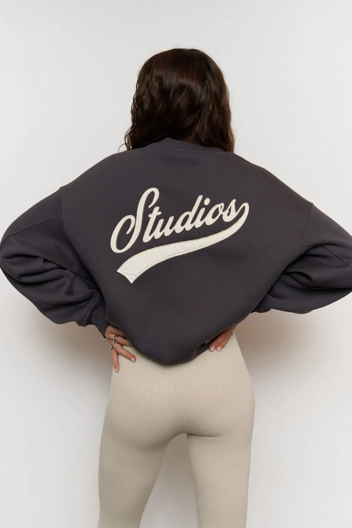 MAİ COLLECTİON  Anthrazitfarbenes Oversize-Sweatshirt von Street Studios