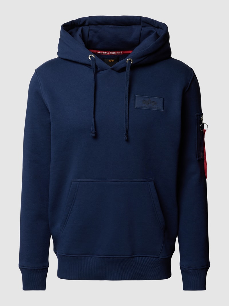 Hoodie mit Label-Patch in marineblau