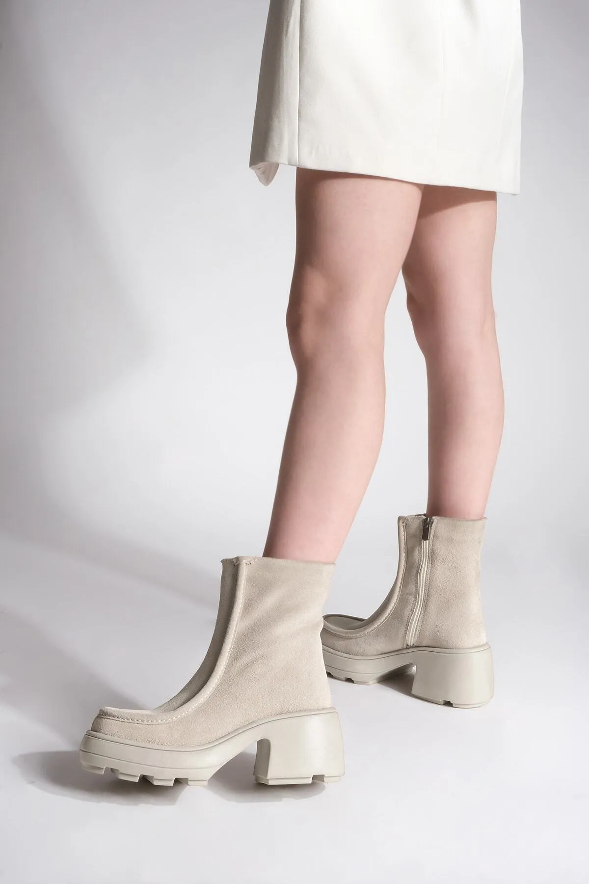 Marjin  Damen Lederstiefel mit Absatz und Reißverschluss Bevaz Beige Wildleder