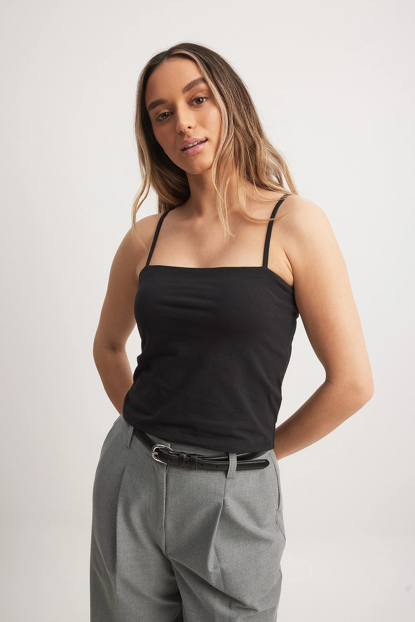 Doppellagiges Singlet mit schmalen Trägern