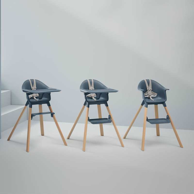 Chaise haute Clikk Fjord bleue pieds bois Stokke
