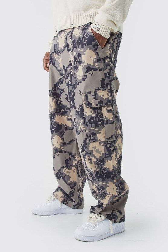Plus lockere Cargo-Hose mit verpixeltem Camouflage-Print