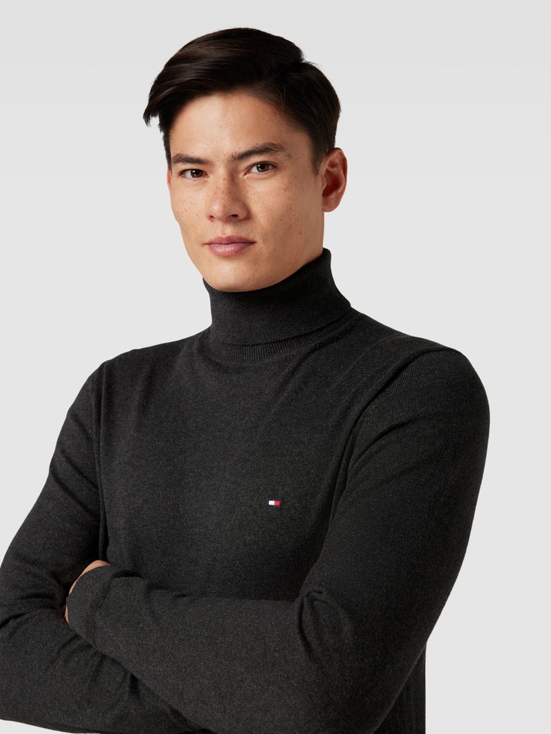 Rollkragenpullover mit Kaschmir-Anteil und Logo-Stitching in anthrazit meliert
