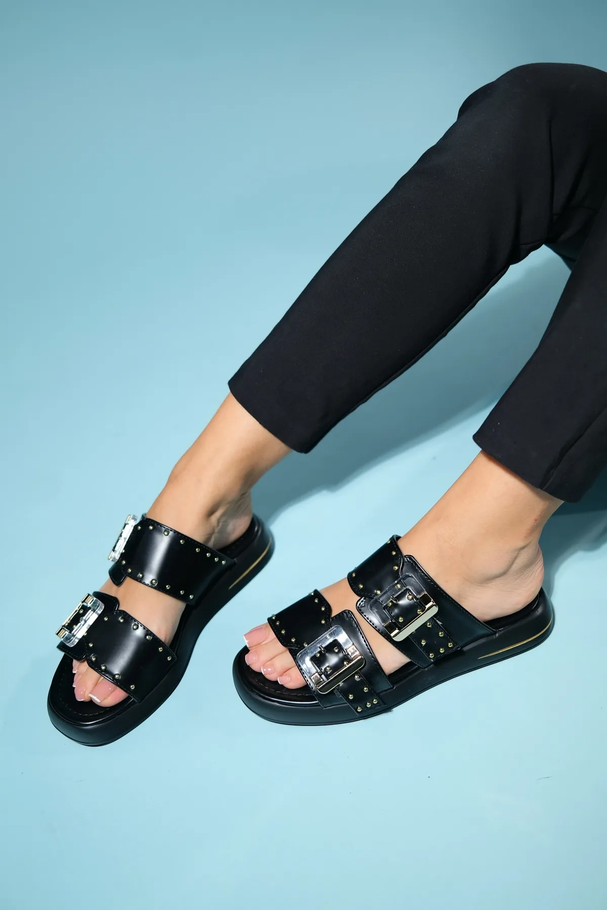 LuviShoes  ZLEY Schwarze Hausschuhe für Damen mit transparenter Schnalle