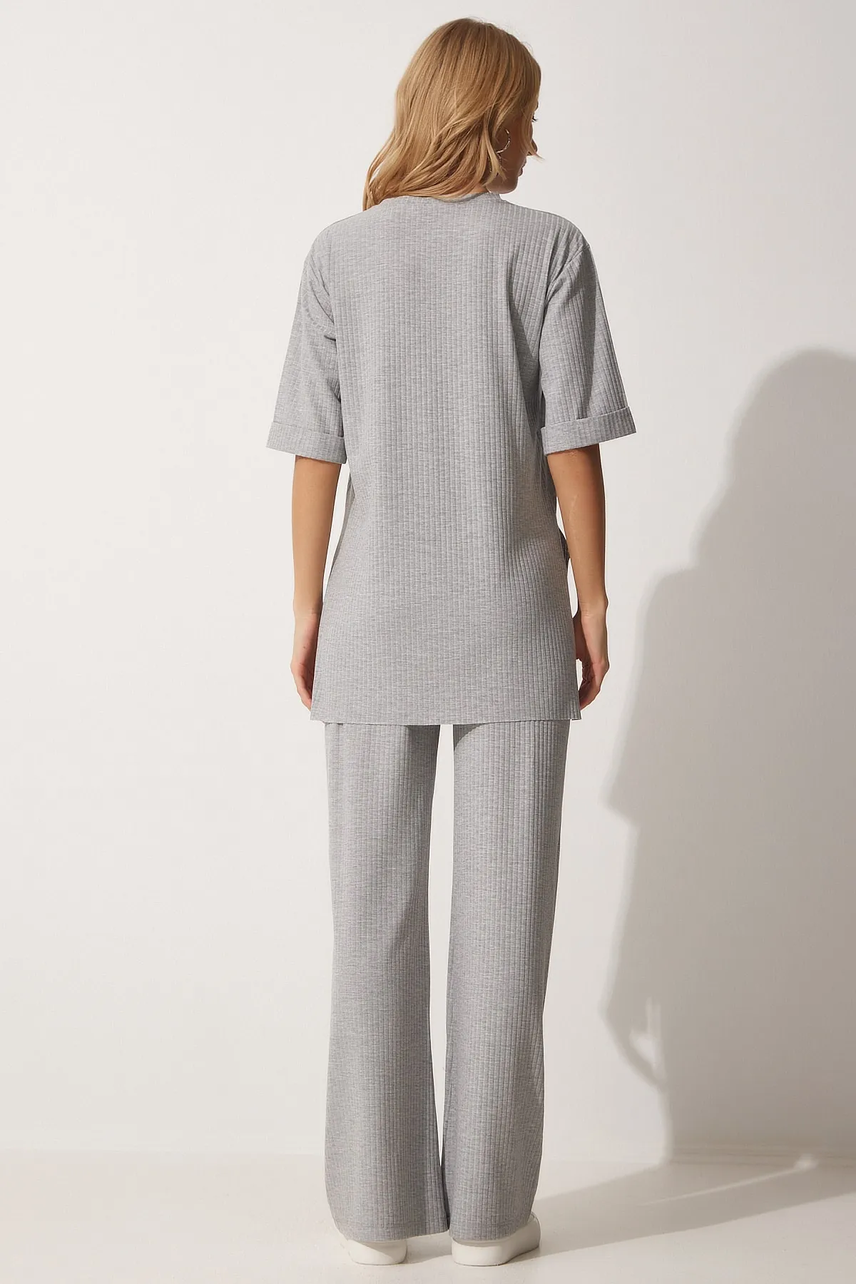 Happiness İstanbul  Graues Set aus Oberteil und Unterteil aus Stretch-Strick für Damen KH00086