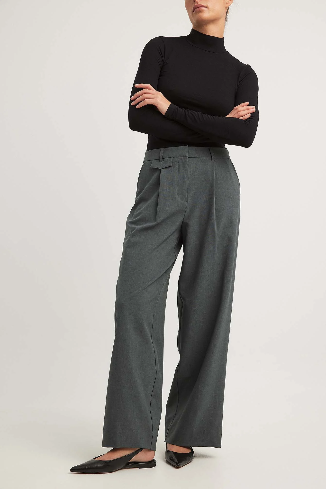 Anzughose mit mittlerer Taille und Fronttaschen