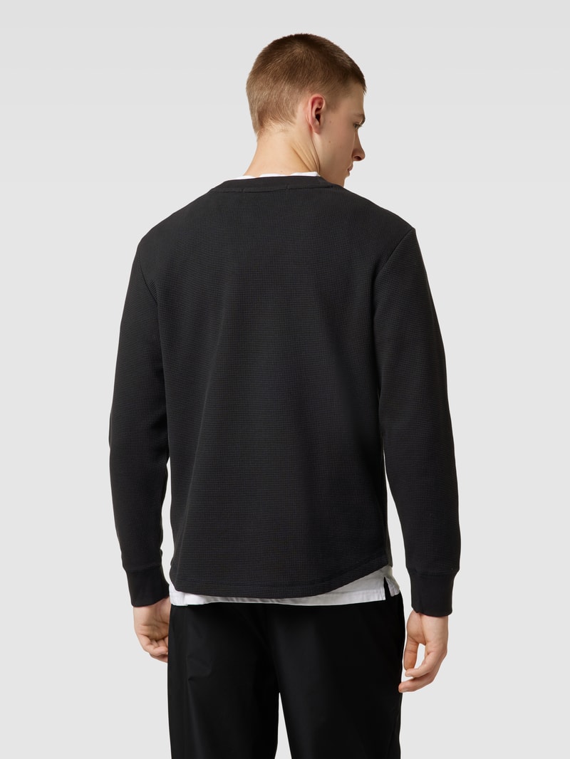 Longsleeve in Waffelstruktur mit Label-Stitching in black