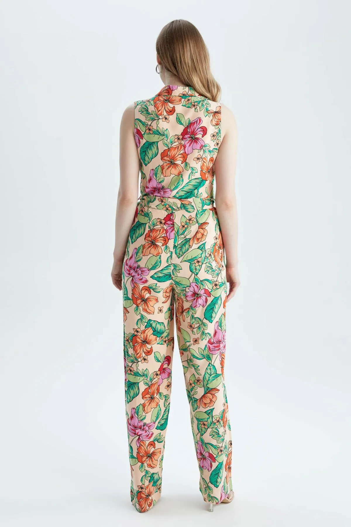 DeFacto  Ärmelloser Jumpsuit mit langem Hemdkragen und Blumenmuster - Y8589az22hs