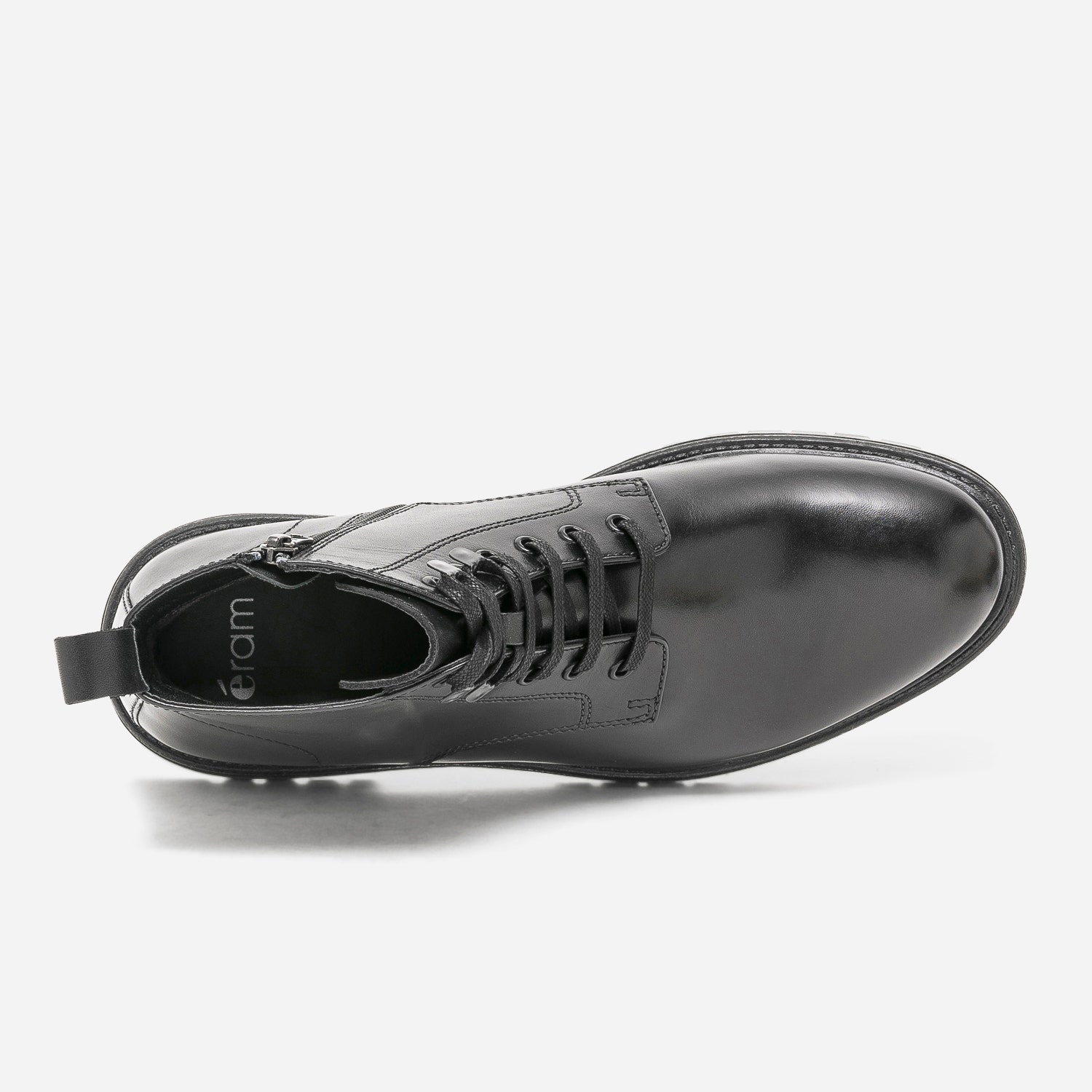 Bottine noire en cuir crantée