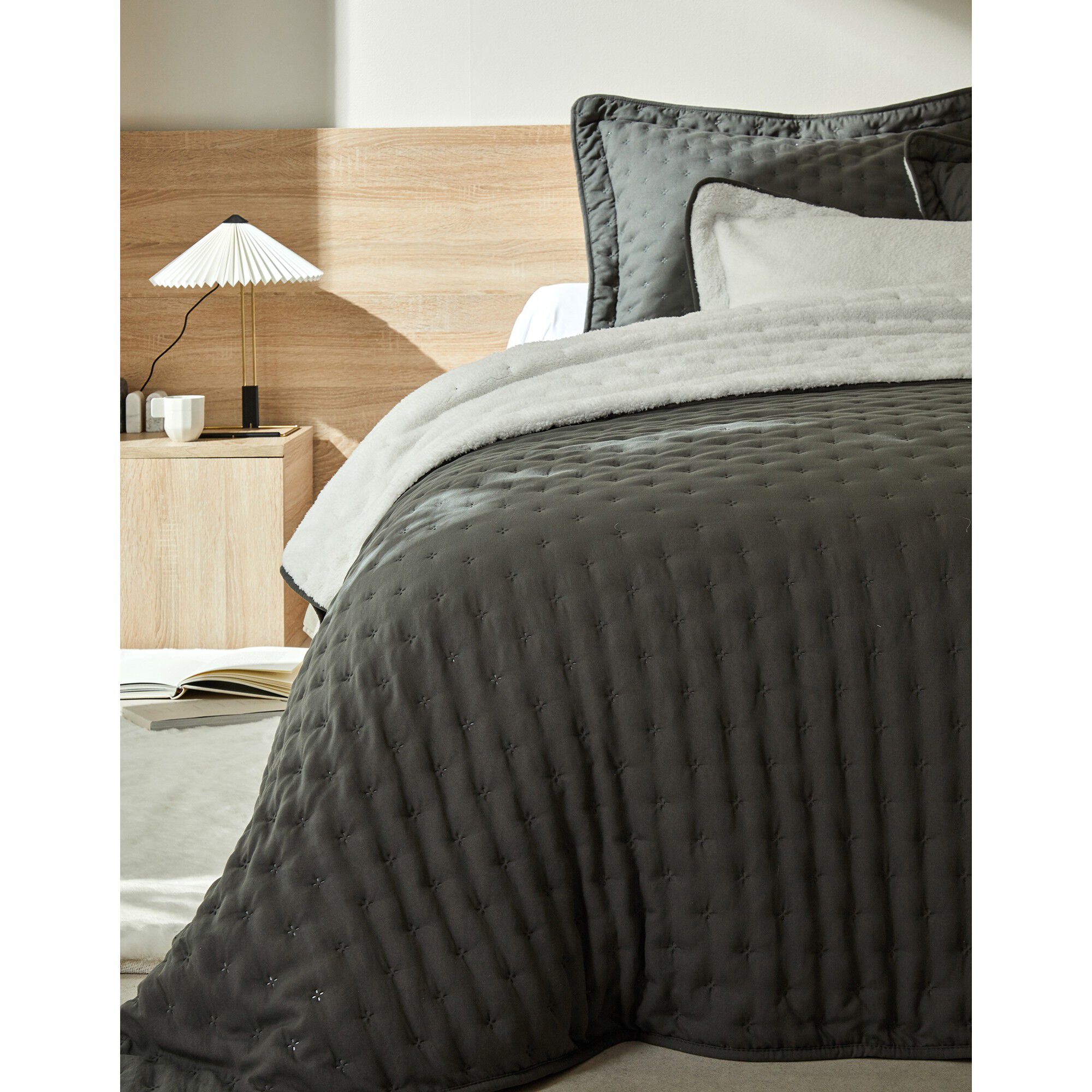 Couvre-lit réversible microfibre matelassée/sherpa