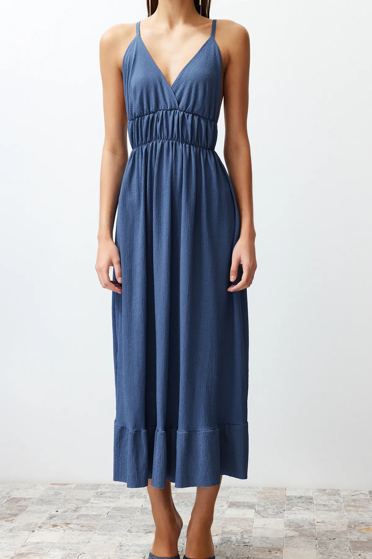 Trendyol Collection  Indigo Uni Rock Rüschen V-Ausschnitt Träger Maxi Gerippt Flexibel TWOSS24EL00416