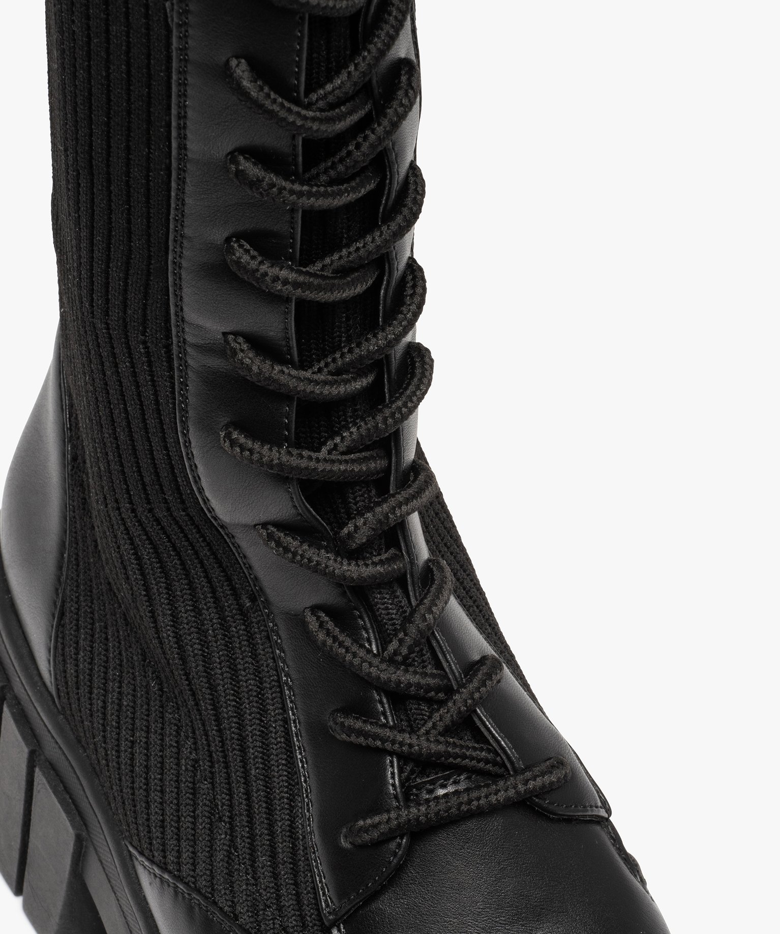 Bottes femme à semelle crantée et tige en maille noir | GEMO