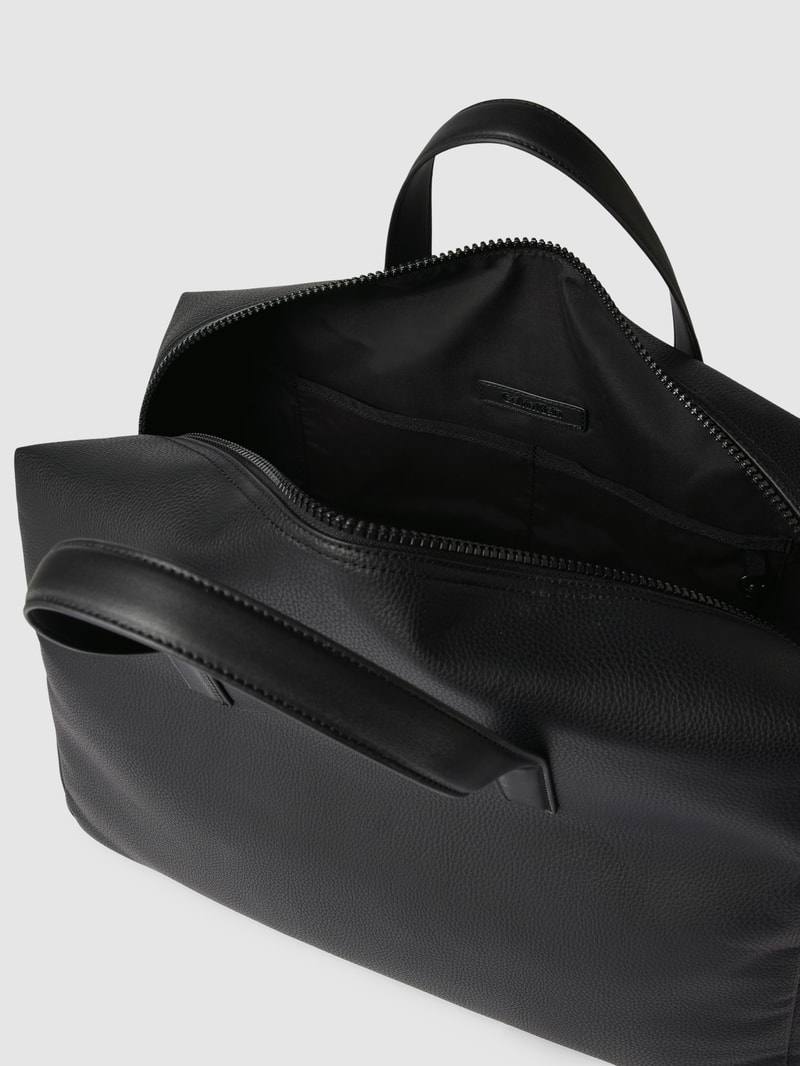 Weekender mit Label-Detail in schwarz