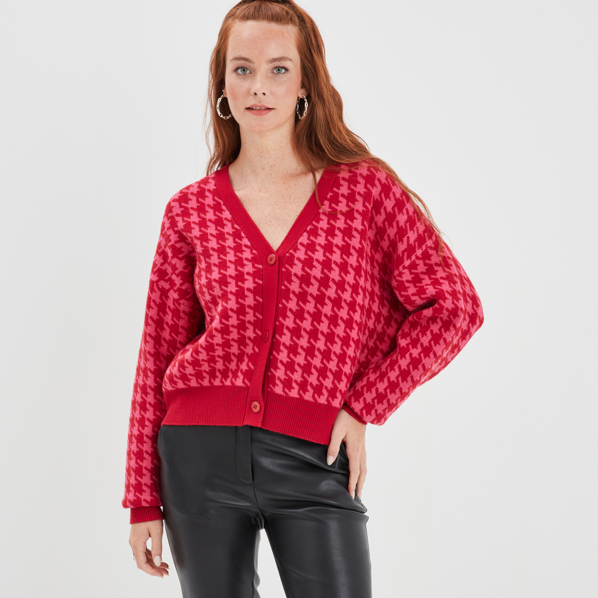 Gilet col en V boutonné Liberto rouge femme | La Halle