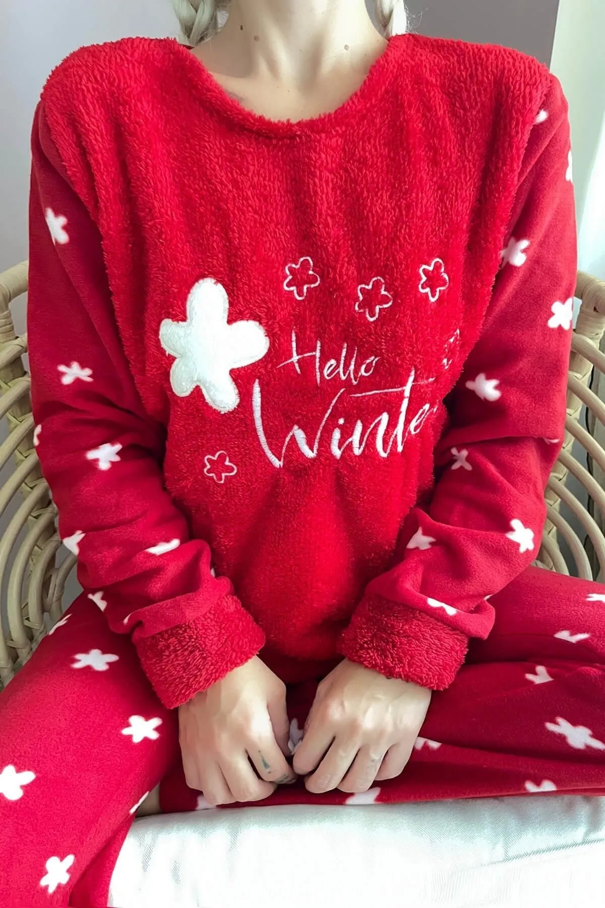Pijamaevi  Rotes „Hello Winter“ gemustertes Plüsch-Pyjama-Set für Damen