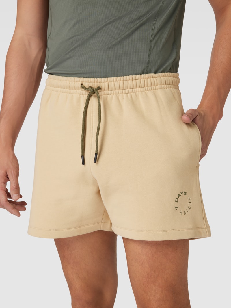 Sweatshorts mit Tunnelzug Modell 'Moe' in sand