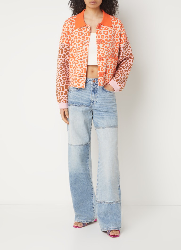 Cardigan essenziale Antwerp Farmhouse in maglia fine, con stampa leopardata e tasche applicate.