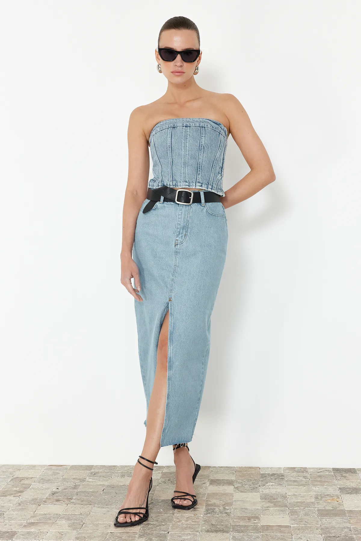 Trendyol Collection  Blauer geschlitzter Maxi-Jeansrock TWOSS23ET00290