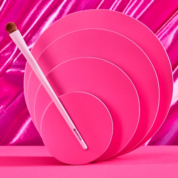 Essence 01 Throwing a Little Shade Eyeshadow Brush