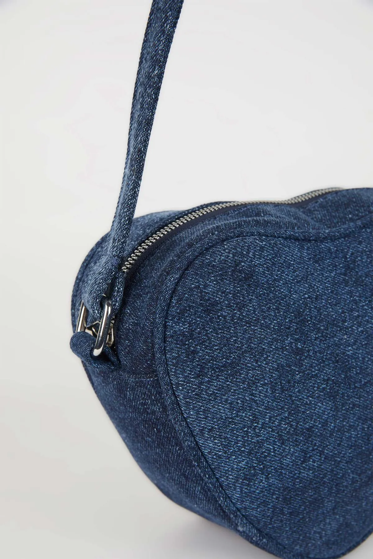 DeFacto  Damen Jeans-Umhängetasche C1497axns