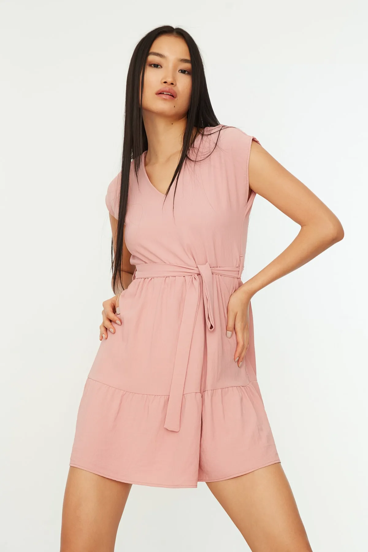 Trendyol Collection  Dusty Rose gewebtes Kleid mit Gürtel TWOSS20EL0628