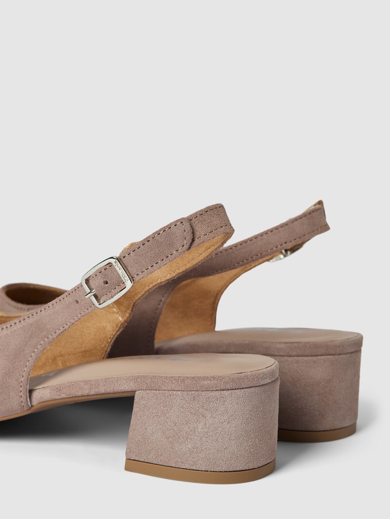 Pumps mit spitzer Form in taupe