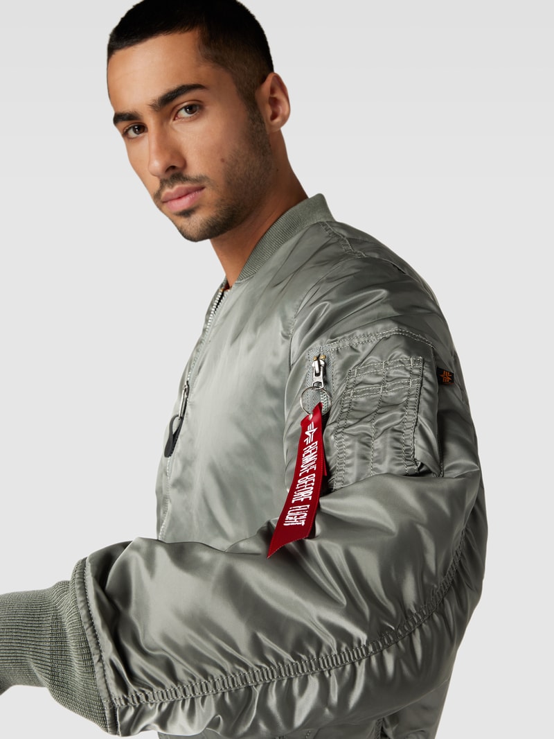 Bomberjacke mit Label-Detail in olivgrün
