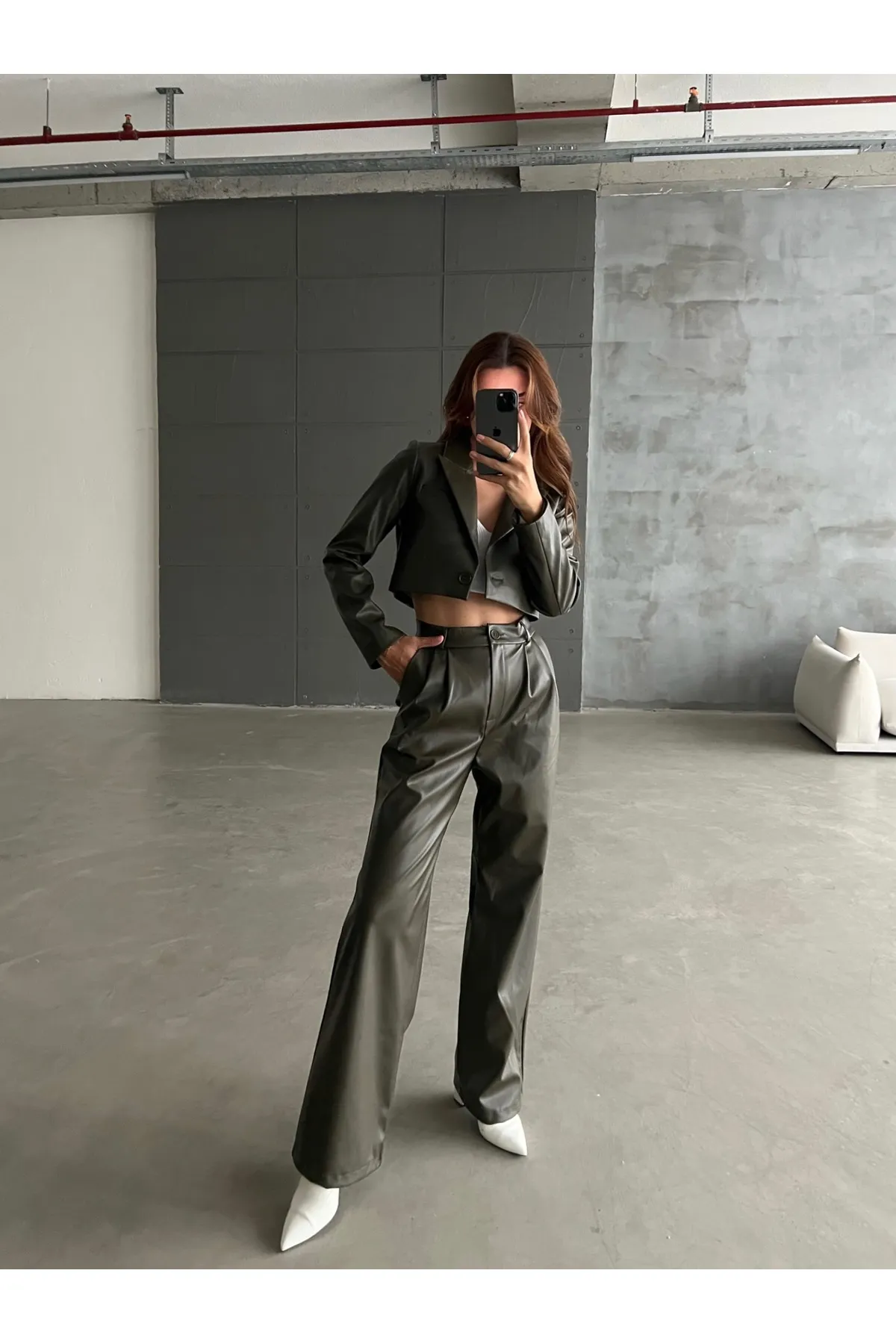 Laluvia  Khakifarbenes, kurz geschnittenes Leder-Blazer-, Jacken- und Hose-Set mit einem Knopf