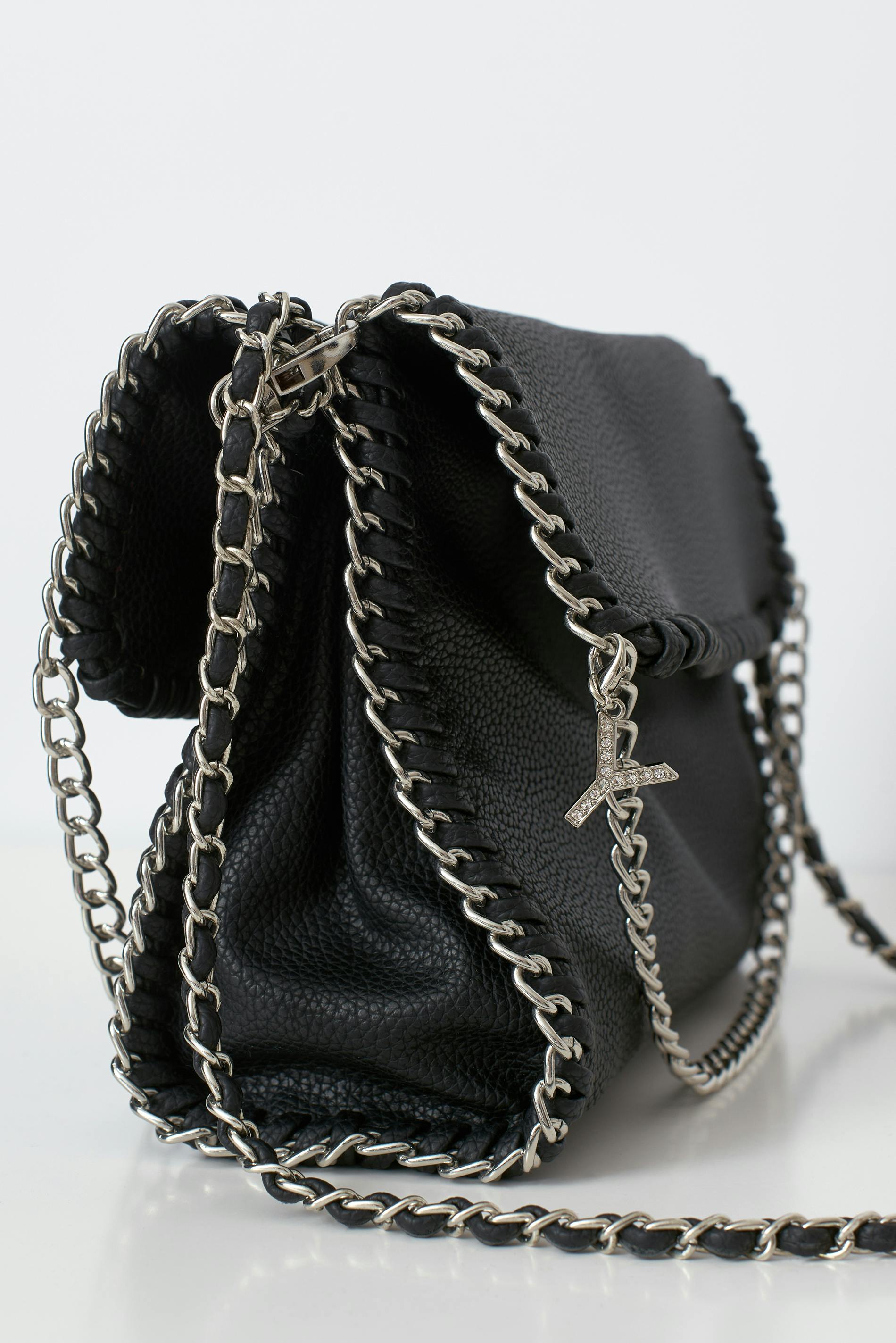 Chunky chain bag