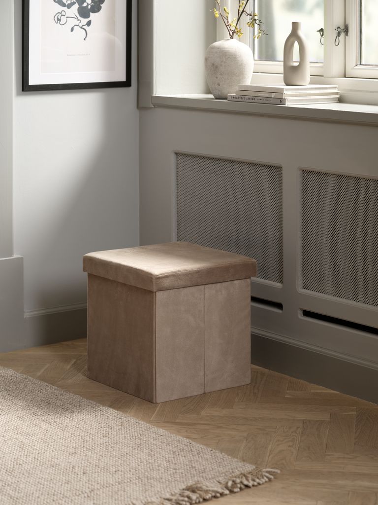 AUNING Pufa AUNING 38x38 z aksamitem w kolorze ciemnego piasku