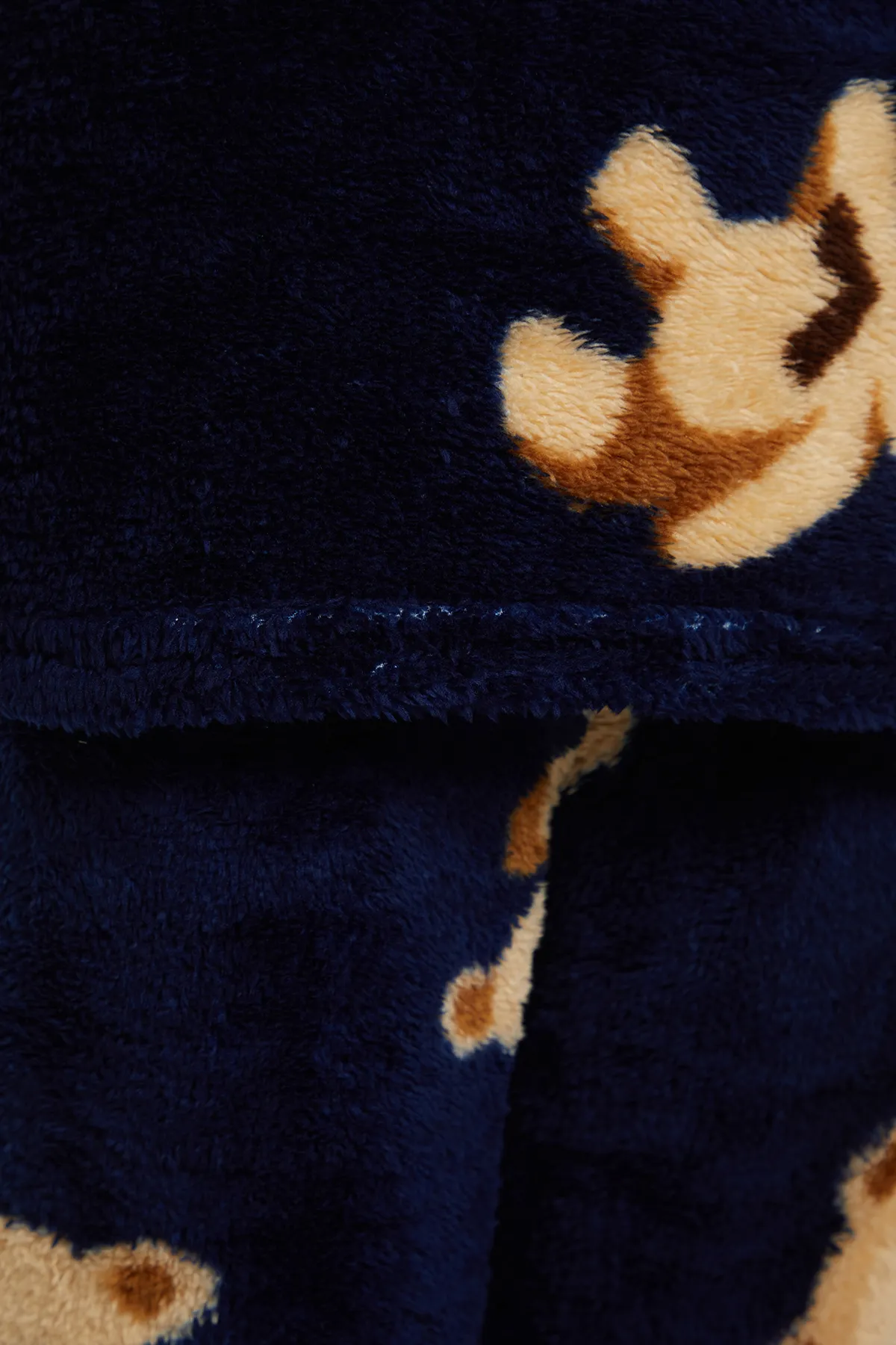 Trendyol Collection  Marineblaues Pyjama-Set aus T-Shirt und Hose mit Teddybär-Muster aus Wellsoft-Strick THMAW24PT00263