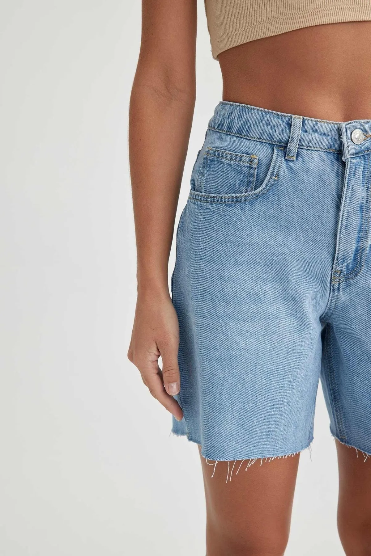 DeFacto  Jeans mit hoher Taille, 100 % Baumwolle, Bermuda A2683ax23sm