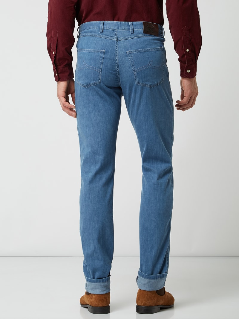 Jeans mit Stretch-Anteil in gerader Passform in jeans