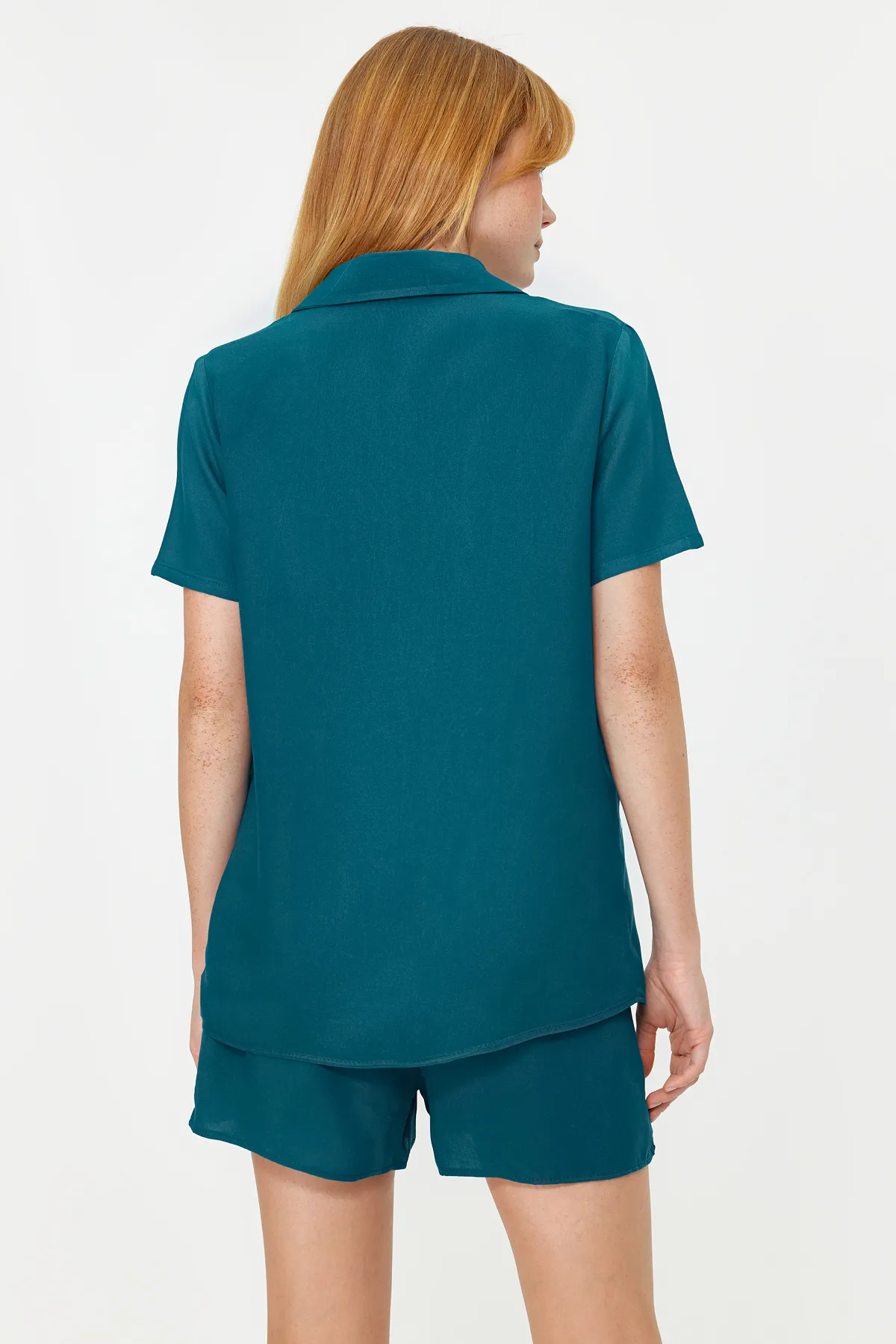 Trendyol Collection  Petrolfarbenes, gewebtes Pyjama-Set mit Hemd und Shorts aus Viskose THMSS19PT0004