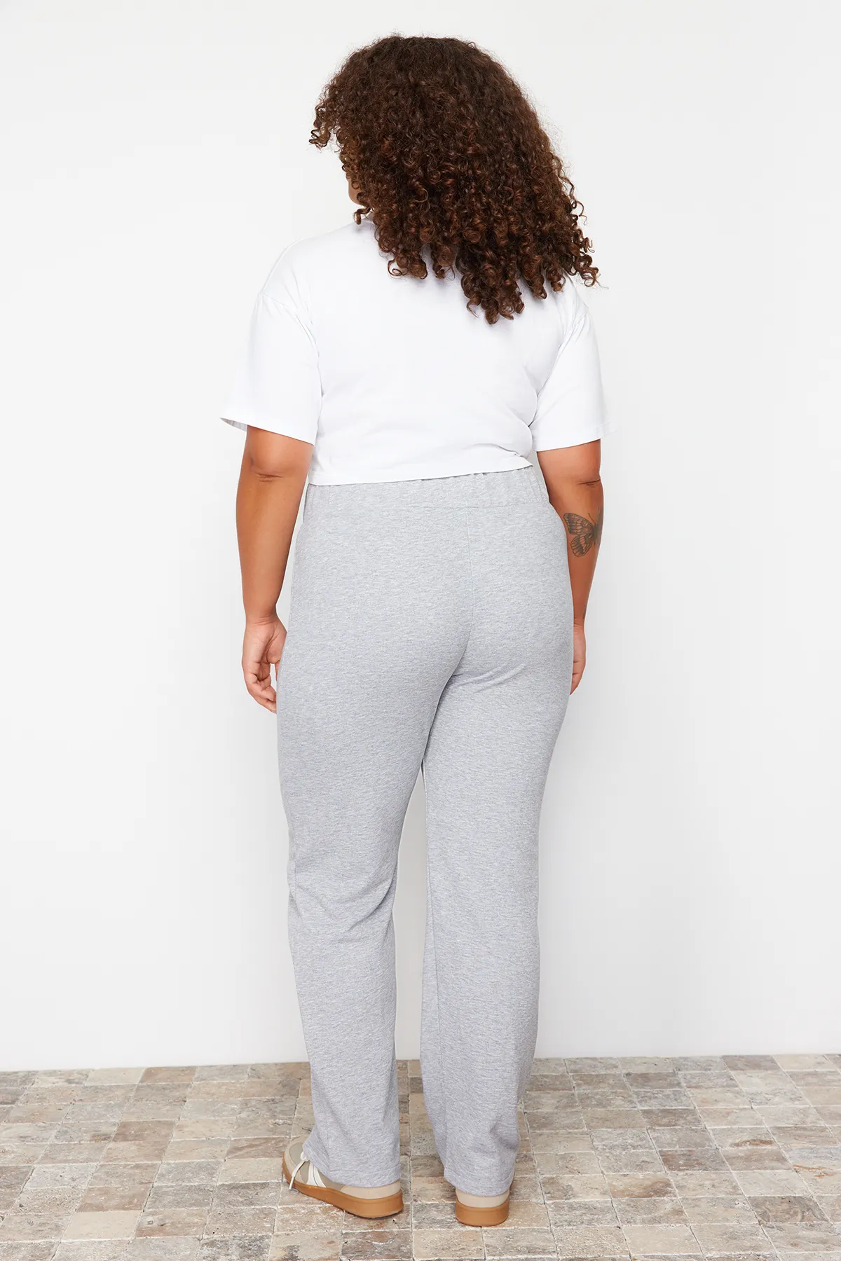 Trendyol Curve  Graue Melange-Paspelierung, detaillierte dünne Jogger-Strick-Jogginghose TBBSS24AJ00001