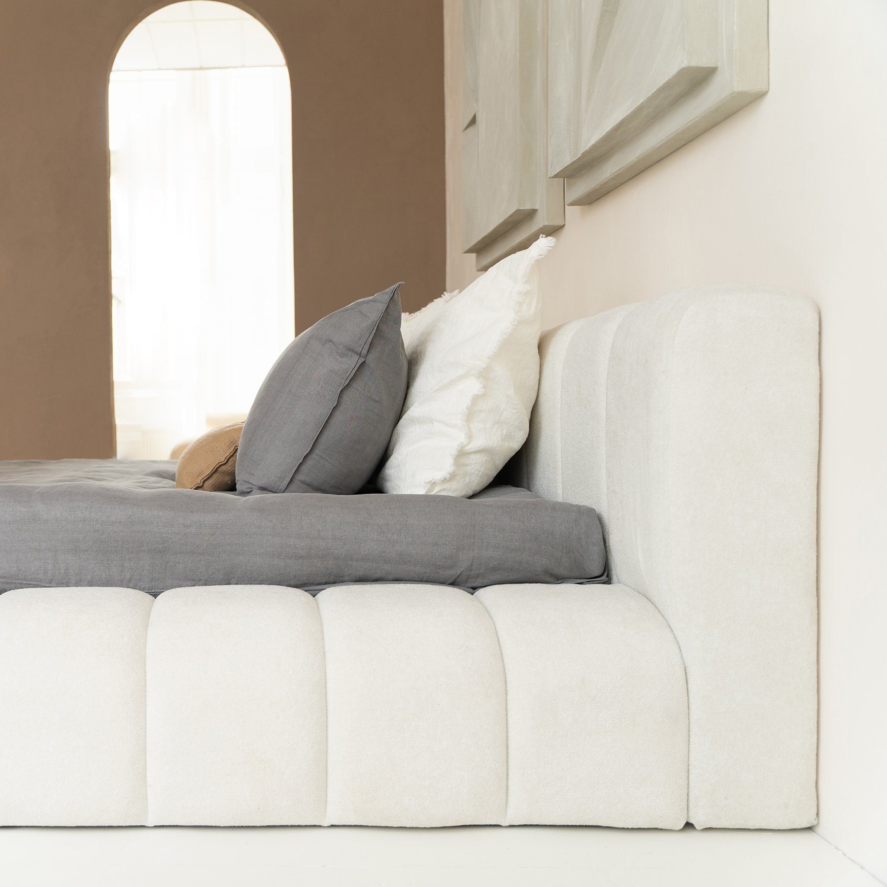 Sitheim-Europe Polsterbett Adore Desigbett Beige inkl. Hybrid-Taschenmatratzen 26 cm (1x Bettgestell, 2x Lattenroste, 1x Matratze)