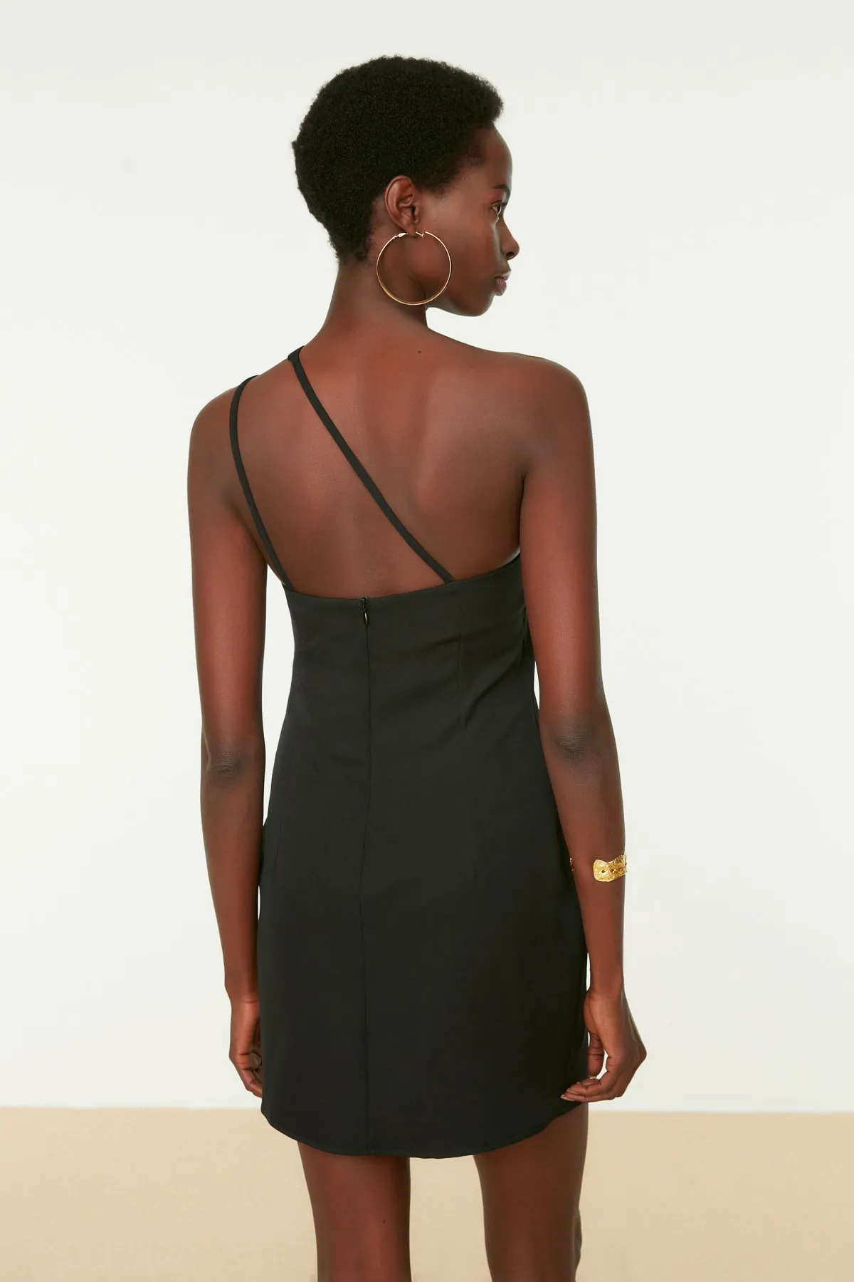 Trendyol Collection  Schwarzes, tailliertes, gewebtes Abendkleid TPRSS22EL1652