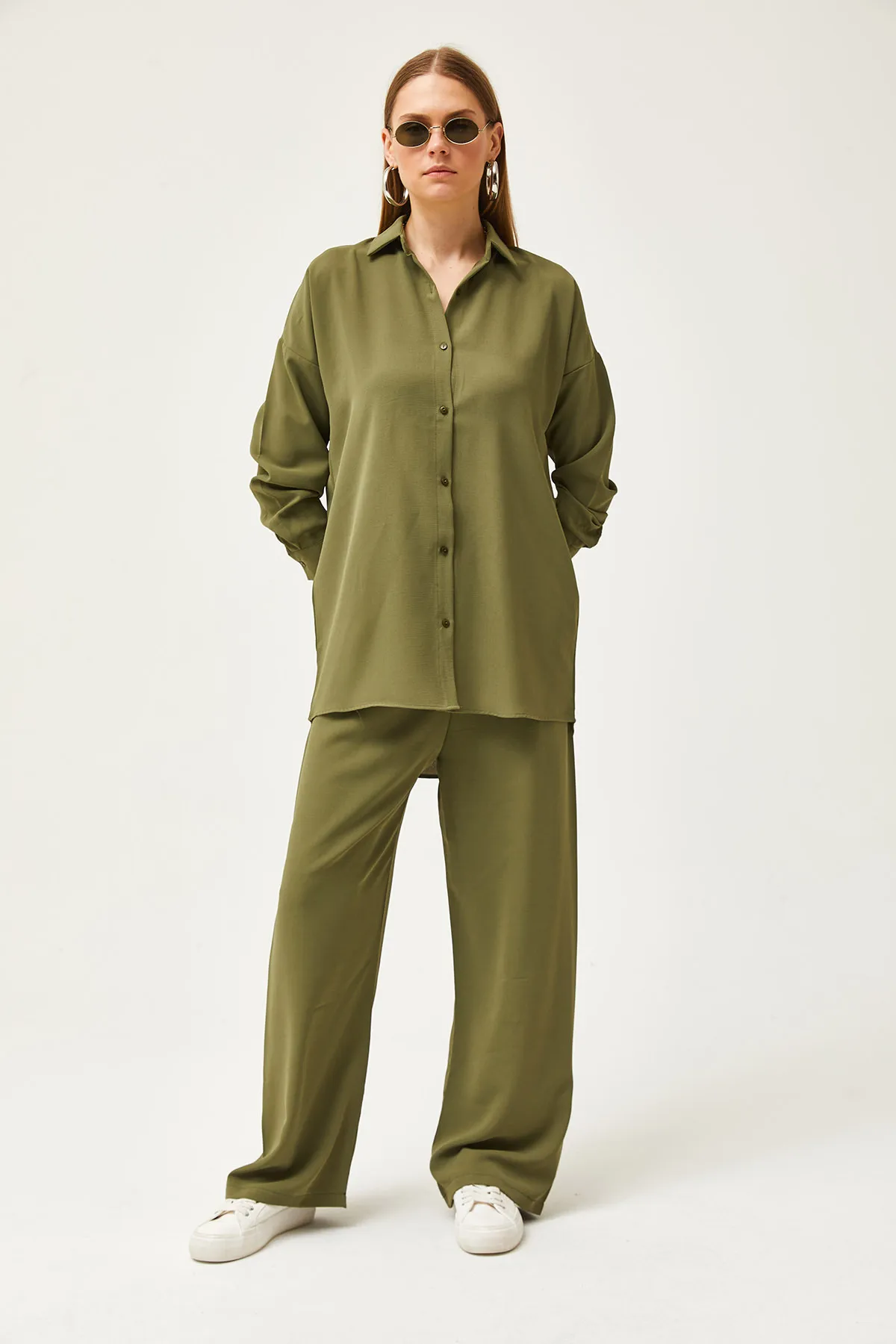 Olalook  Khakifarbenes drapiertes Hemd-Hosen-Set für Damen TKM-19000283