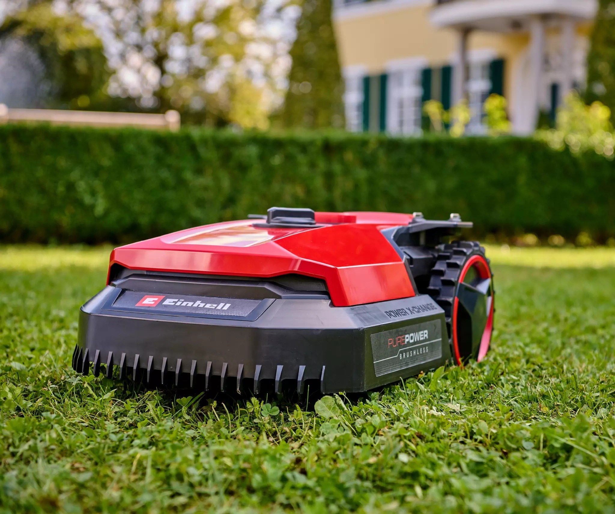 Einhell 3413935 FREELEXO 500 Li robotfűnyíró készlet 2,5 Ah-s akkumulátorral, dobozban