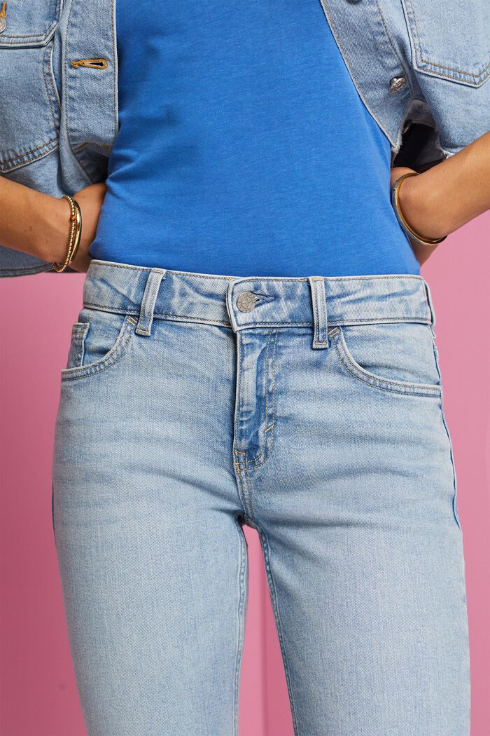 Capri-Jeans mit mittelhohem Bund