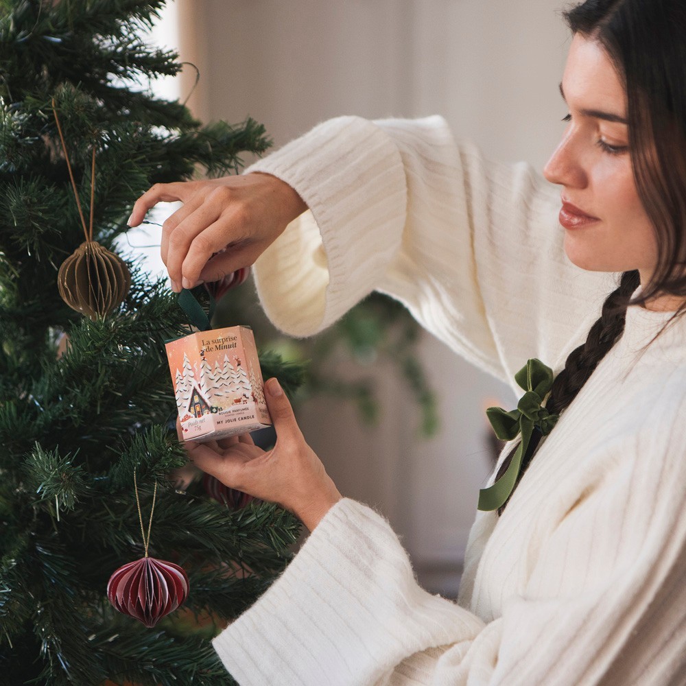 MY JOLIE CANDLE Mini závesná sviečka Midnight Surprise s vôňou jedle