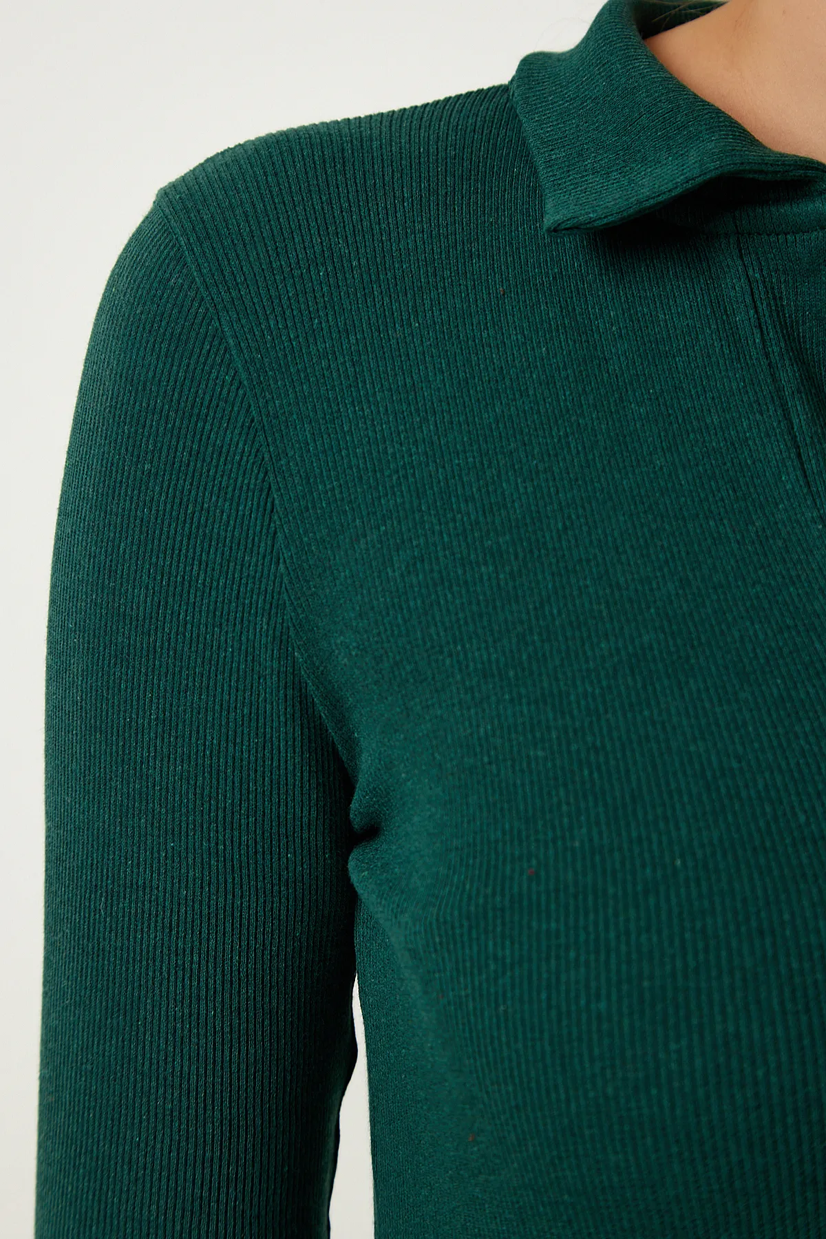 Happiness İstanbul  Grüne Damen-Strickbluse mit Polokragen GT00111