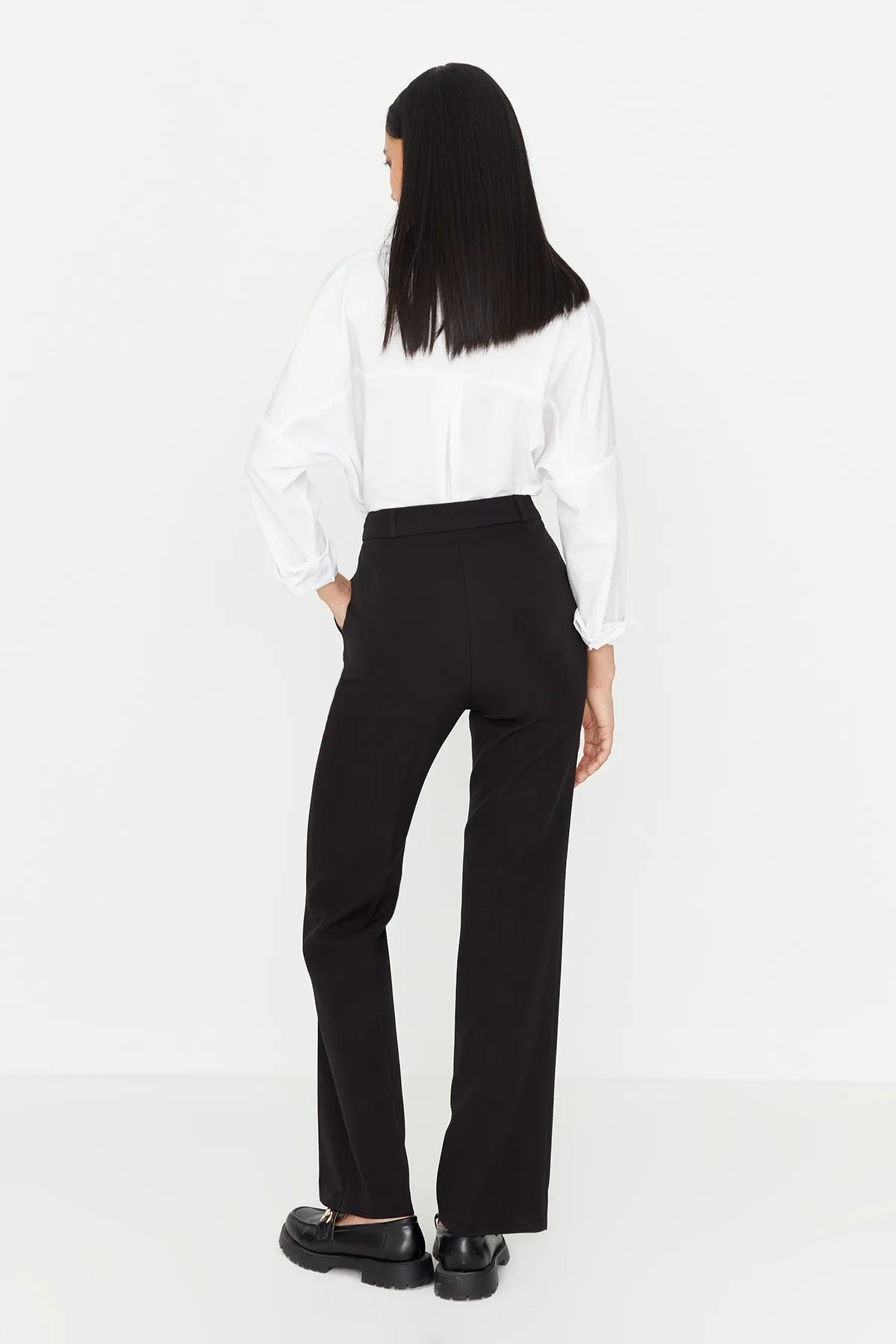Trendyol Collection  Schwarze Hose mit hohem Bund und weitem Bein/Webhose mit weitem Bein TWOAW23PL00240