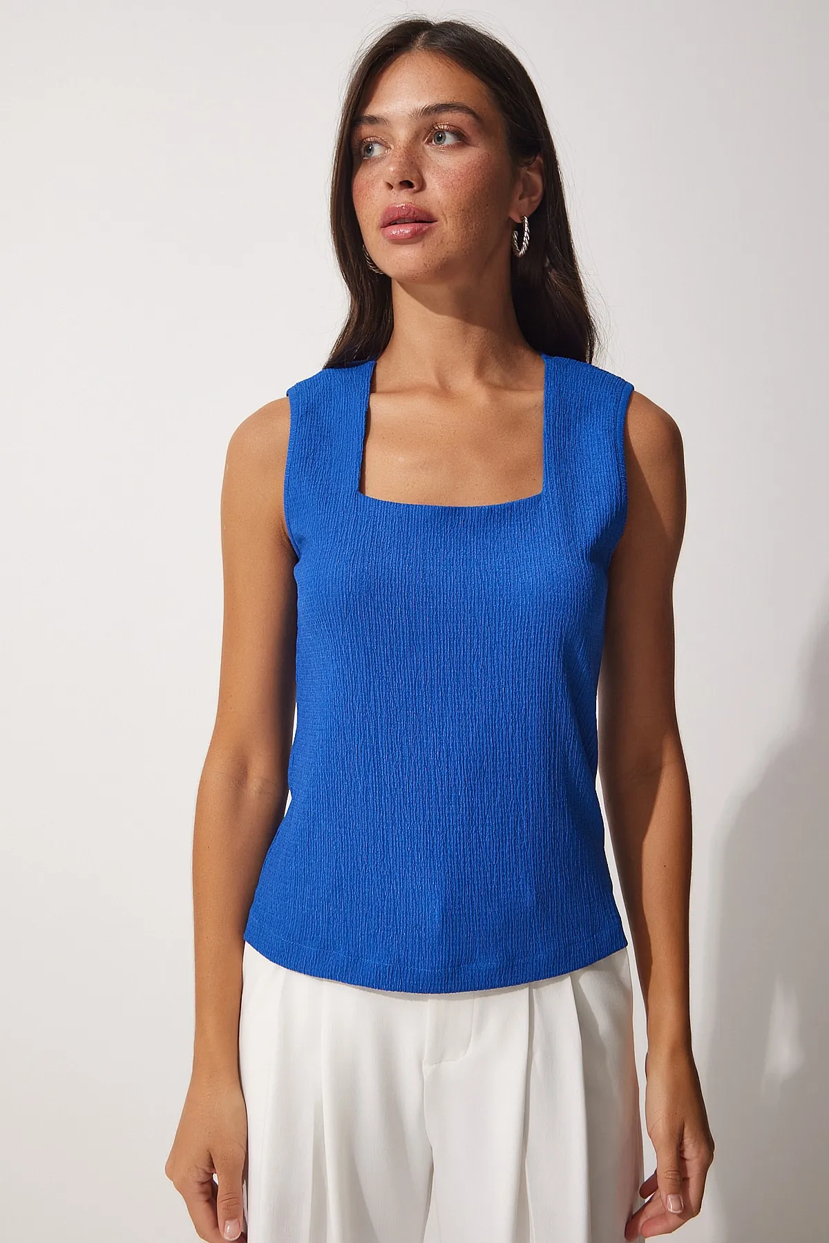 Happiness İstanbul  Blaue Strickbluse mit quadratischem Kragen für Damen DD01200