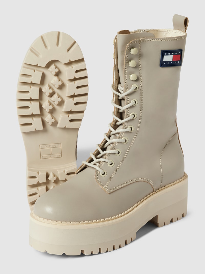 Schnürboots aus Leder mit Plateausohle in beige