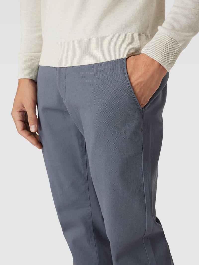 Stoffhose mit seitlichen Eingrifftaschen in marineblau