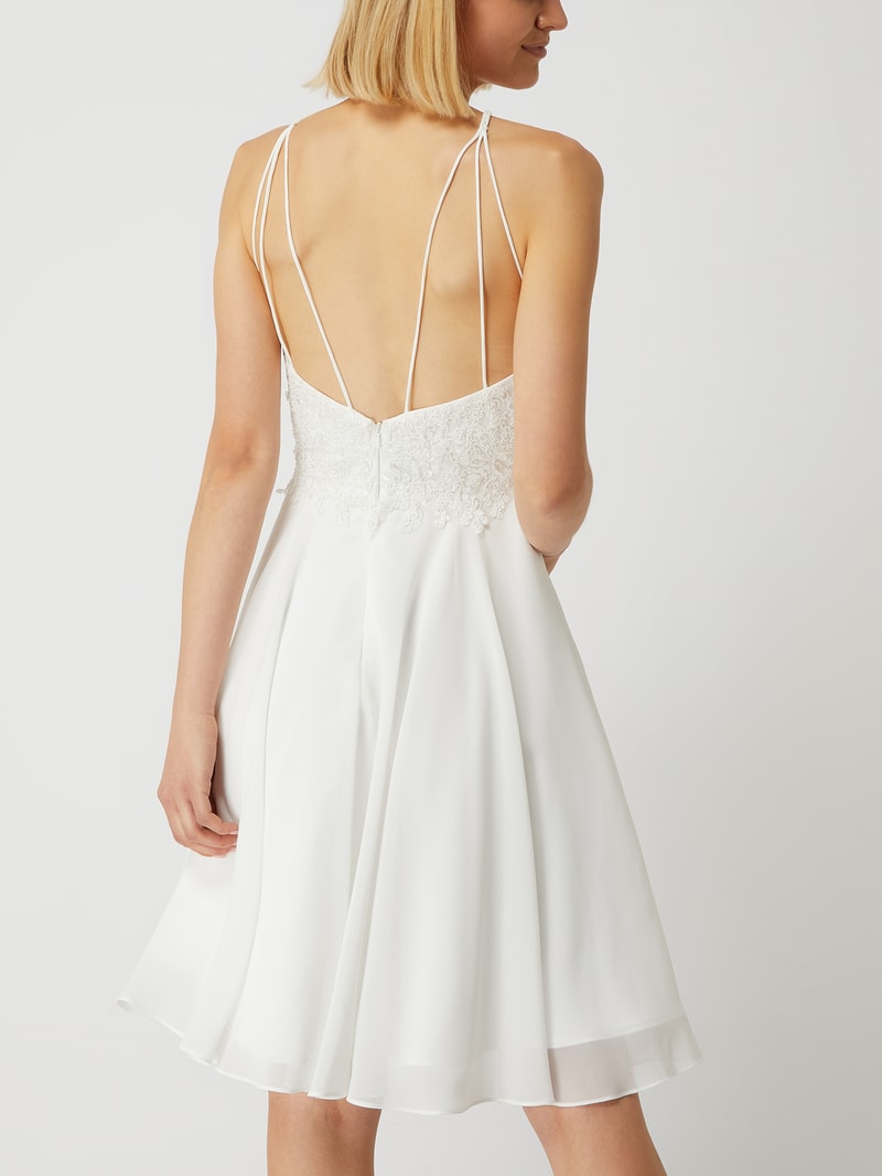 Brautkleid aus Spitze und Chiffon in offwhite