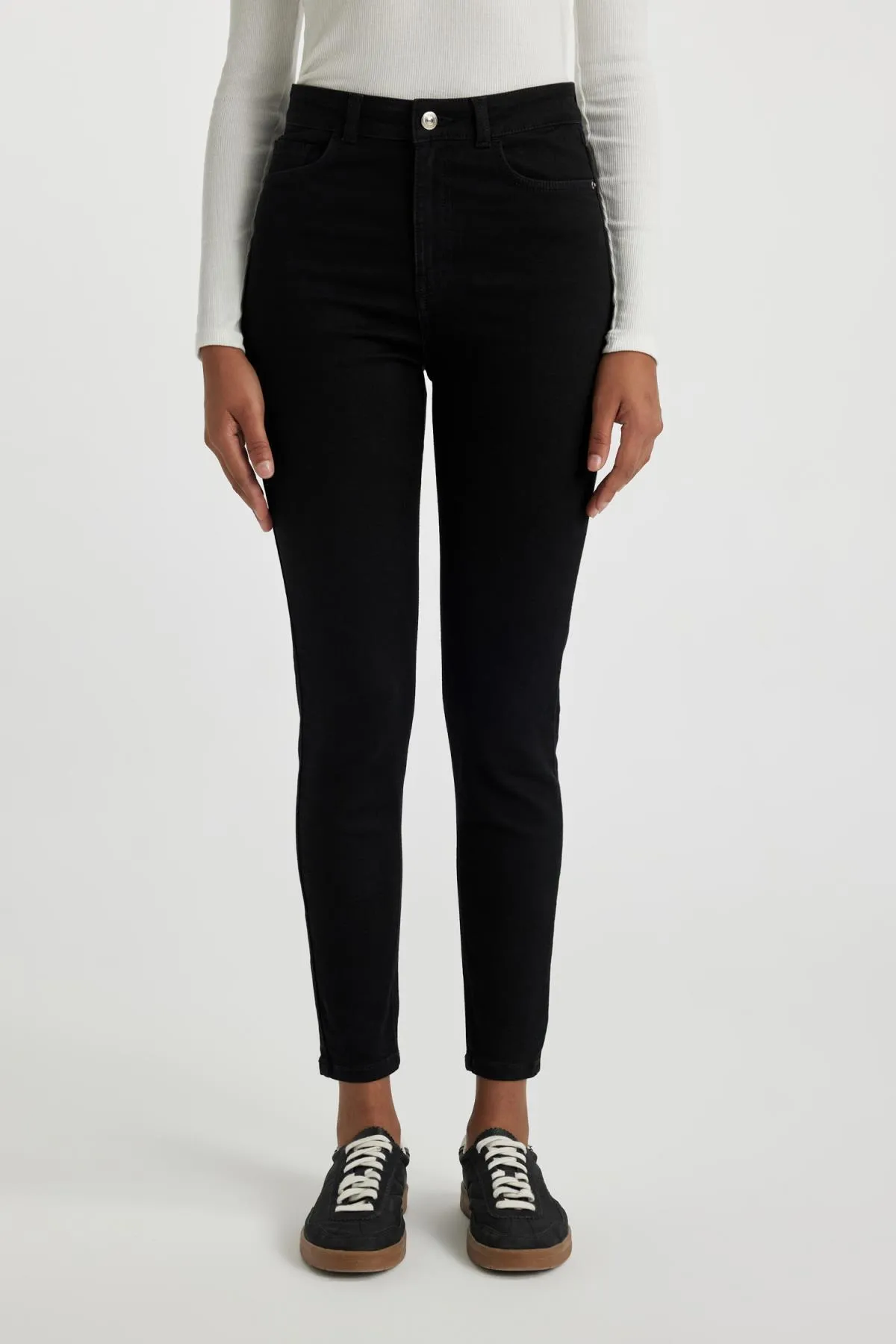 DeFacto  Rebeca Skinny Fit Jeanshose mit normaler Taille und schmalem Bein in Knöchellänge A6984ax23au